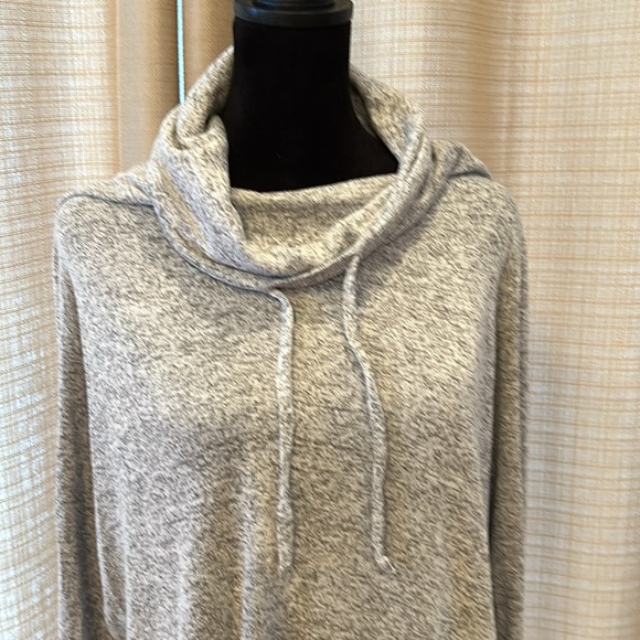 Woman’s Long Sleeve Top - Picture 2 of 4